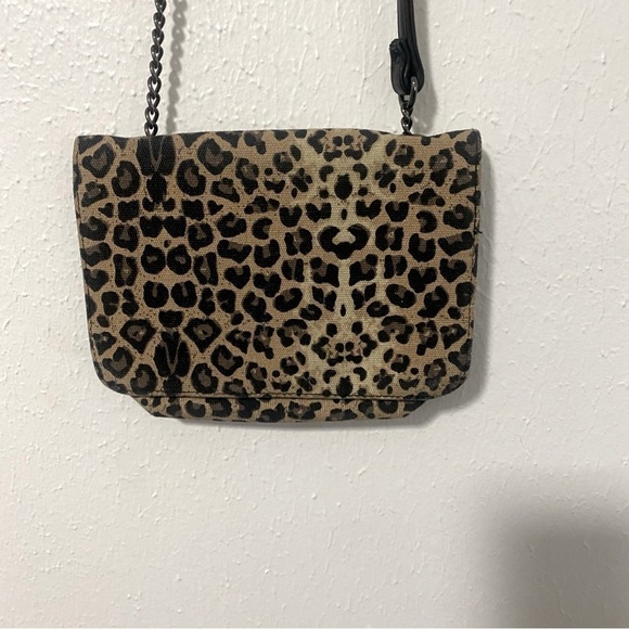 Art Class Small Shoulder Cheetah Print Purse - Picture 3 of 8